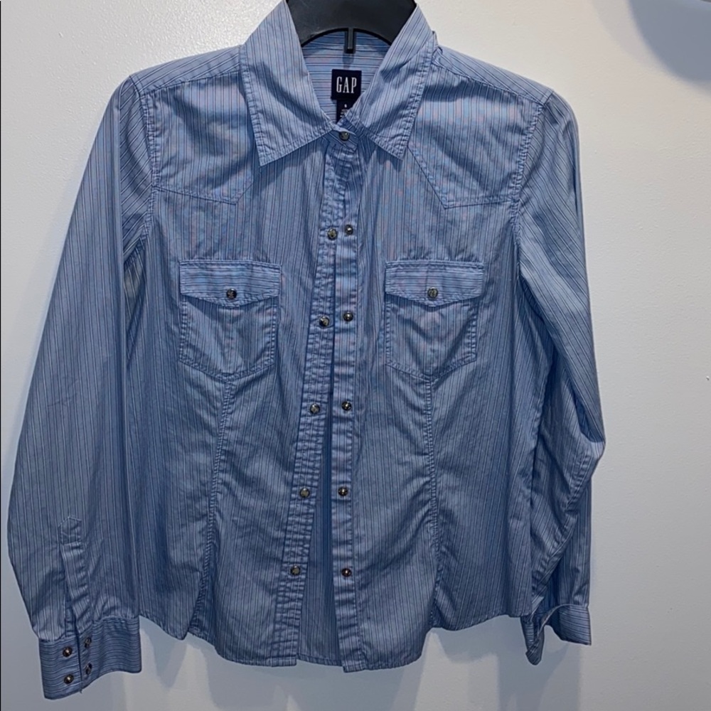 Gap small snap up top